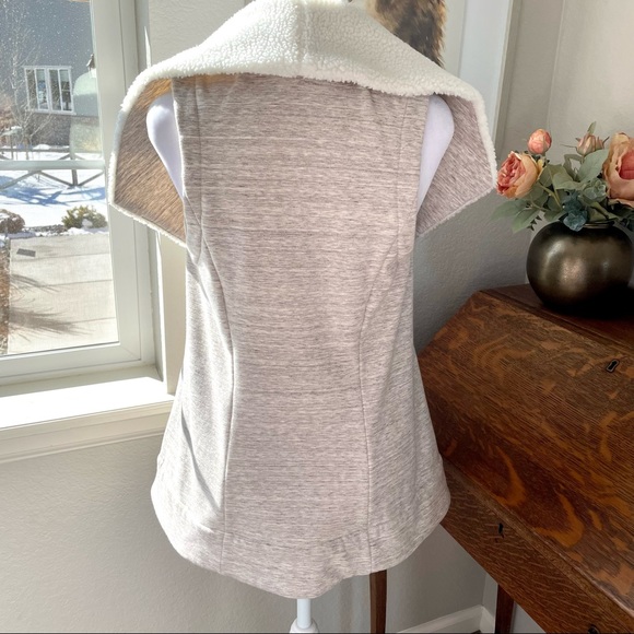 Athleta Aprés Anything sherpa vest EUC - Picture 3 of 8